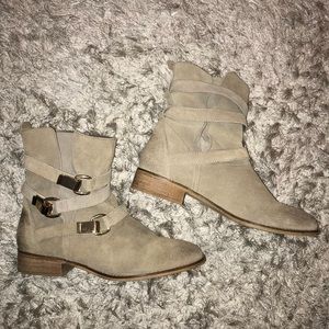 STEVE MADDEN haggle buckle boots